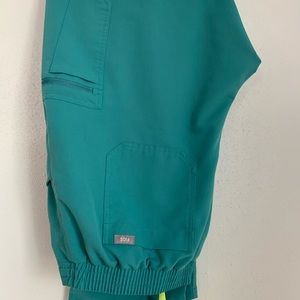 Marine Figs Scrub Set w/ Yellow Draw String